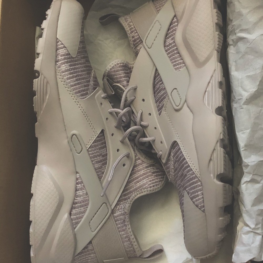 Nike Huarache size 9.5